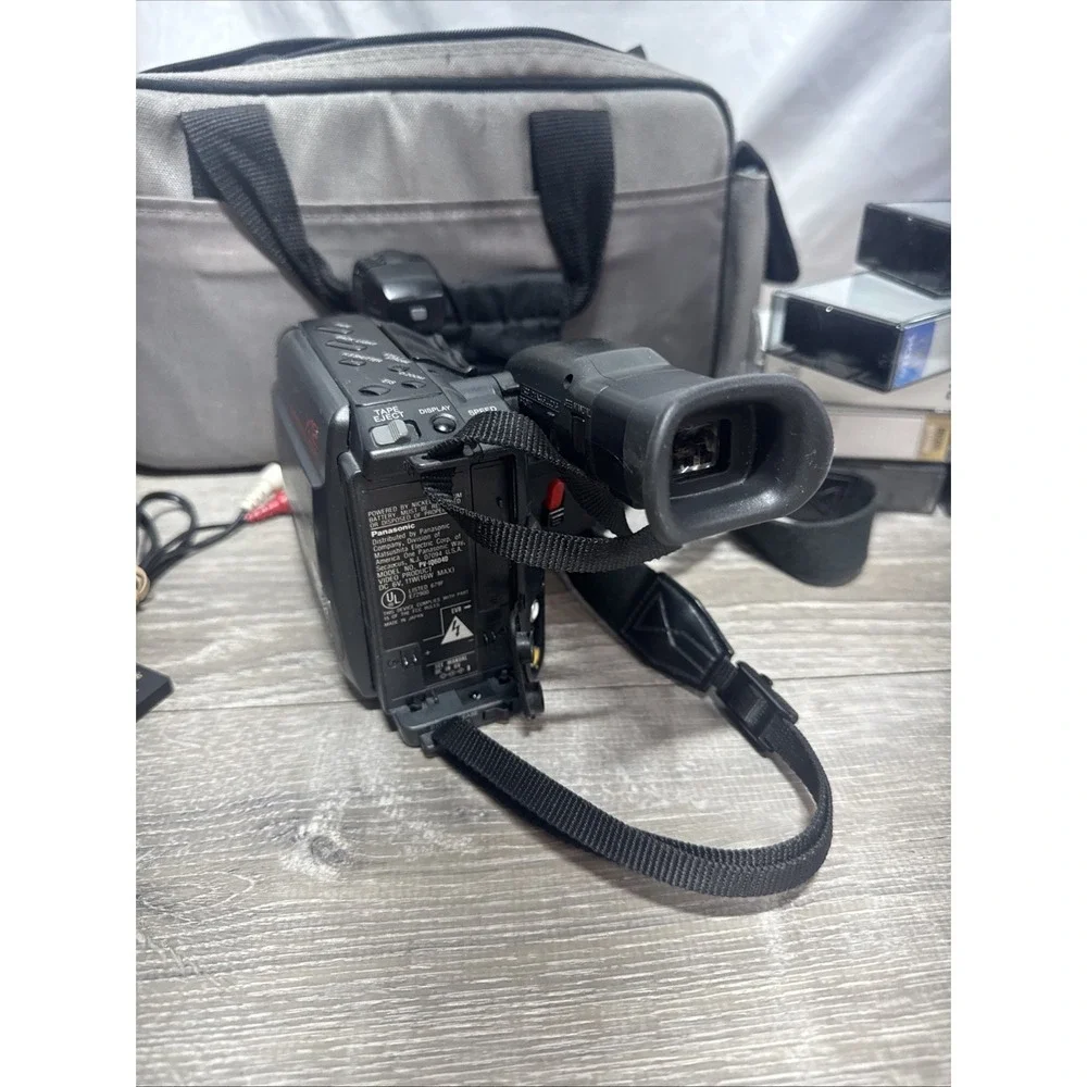 Panasonic PV-IQ604 Palmcorder IQ Digital VHS-C Camcorder, No Battery, Tested